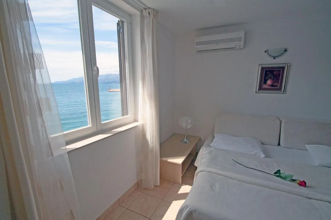 Apartments Tamarix Vinjerac